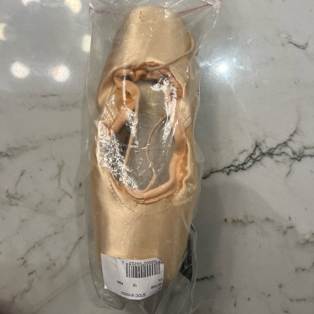 Brand new Freed ballet Pointe Shoes